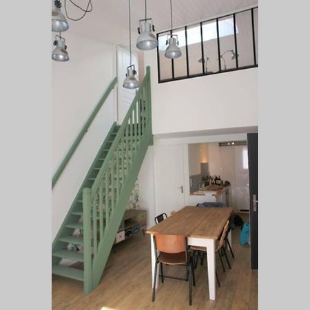 Superbe Duplex De 70M2 Avec 2 Chambres En Hyper Centre Au Calme Sur Cour Classe 3 Etoiles Avec Parking En Option La Rochelle  Luaran gambar