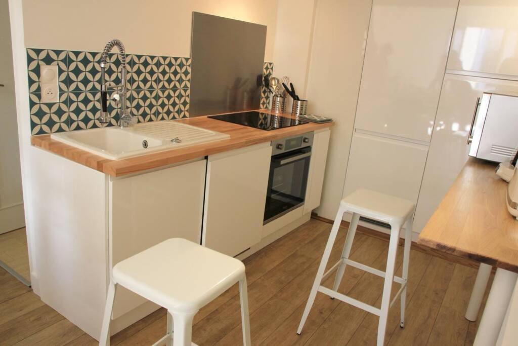Superbe Duplex De 70M2 Avec 2 Chambres En Hyper Centre Au Calme Sur Cour Classe 3 Etoiles Avec Parking En Option La Rochelle  Luaran gambar