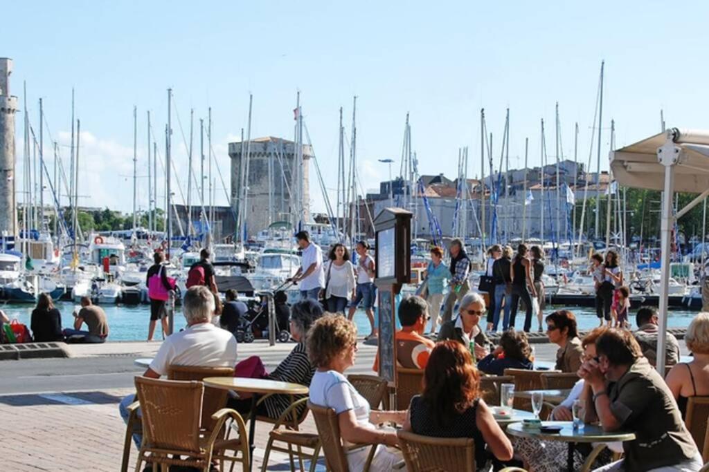 Superbe Duplex De 70M2 Avec 2 Chambres En Hyper Centre Au Calme Sur Cour Classe 3 Etoiles Avec Parking En Option La Rochelle  Luaran gambar