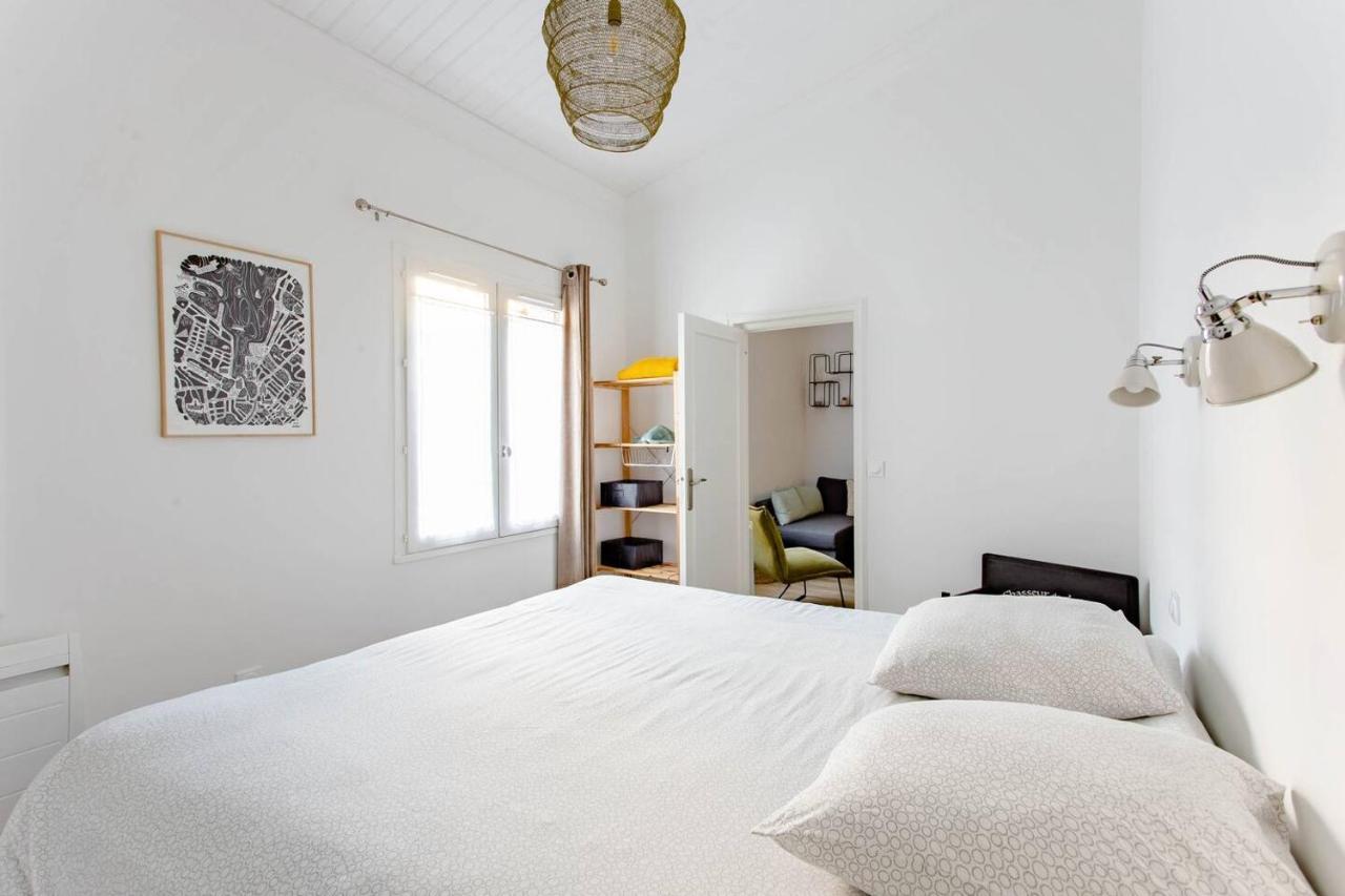 Superbe Duplex De 70M2 Avec 2 Chambres En Hyper Centre Au Calme Sur Cour Classe 3 Etoiles Avec Parking En Option La Rochelle  Luaran gambar