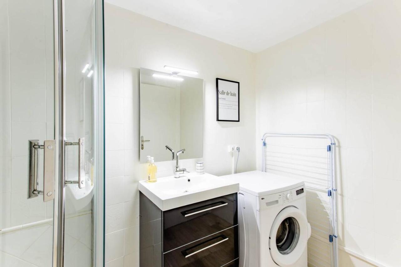 Superbe Duplex De 70M2 Avec 2 Chambres En Hyper Centre Au Calme Sur Cour Classe 3 Etoiles Avec Parking En Option La Rochelle  Luaran gambar