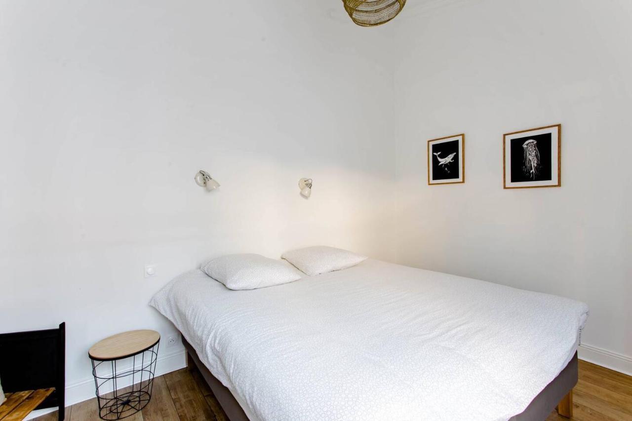 Superbe Duplex De 70M2 Avec 2 Chambres En Hyper Centre Au Calme Sur Cour Classe 3 Etoiles Avec Parking En Option La Rochelle  Luaran gambar