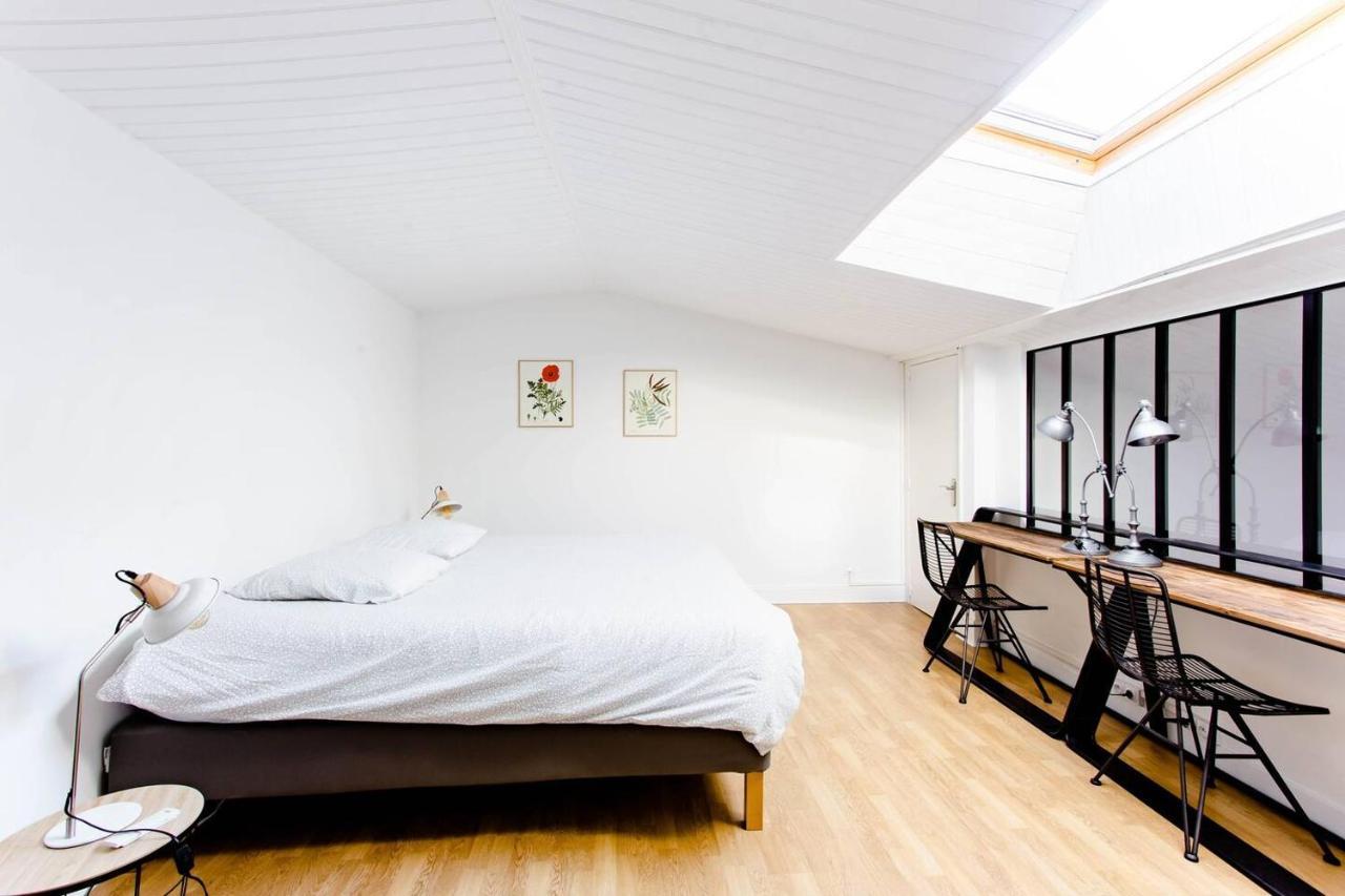 Superbe Duplex De 70M2 Avec 2 Chambres En Hyper Centre Au Calme Sur Cour Classe 3 Etoiles Avec Parking En Option La Rochelle  Luaran gambar